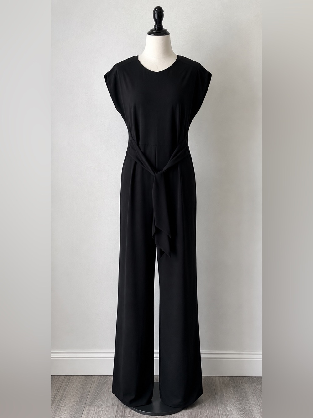 Loft Black Women's Jumpsuit Sz 2 sewn in tie for front or back.